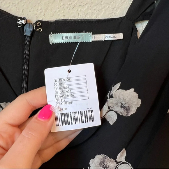 NWT Urban Outfitters Kimchi Blue Floral Ruffle sleeve romper - Picture 2 of 3